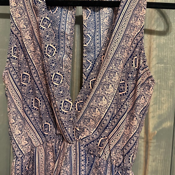 Super Cute Patterned Romper with Ruffles - Picture 3 of 6